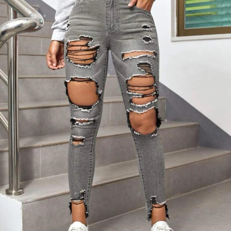 Women Slim Fit Casual Jeans With Distressed Details And Pockets