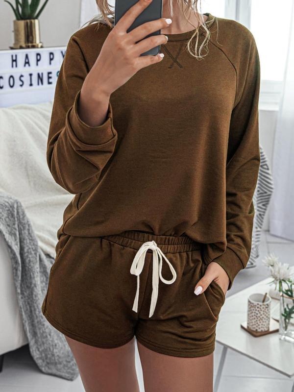 Two-piece Set Women's Minimalist Solid Longsleeves Tee & Drawstring Pocket Shorts Two Piece Set, Lady Casual Comfort Long Sleeve T-shirt & Elastic Waist Track Shorts, Women's Fall Co-ord Set, Basic Back To School Outfits Clothing for Women