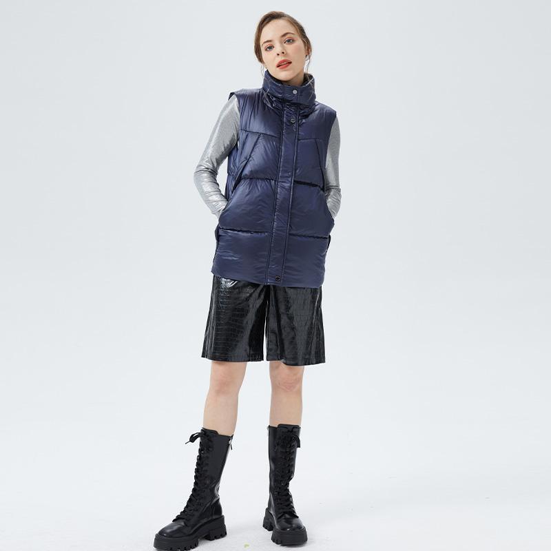 Orolay Outwear Women's Ultra Lightweight Down Puffer Vest - Stylish Sleeveless Winter Coat for Daily Wear and Outdoor, Warmth and Windproof Womenswear