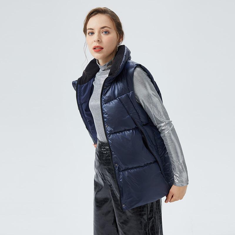 Orolay Outwear Women's Ultra Lightweight Down Puffer Vest - Stylish Sleeveless Winter Coat for Daily Wear and Outdoor, Warmth and Windproof Womenswear