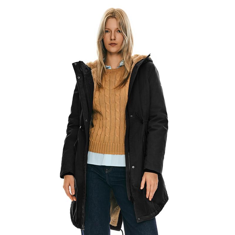 Orolay Women's Thicken Fleece-Lined Parka Hooded Winter Coat with Adjustable Fit and Multiple Pockets